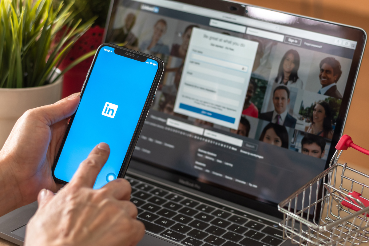 Écran d'ordinateur affichant les paramètres de suppression de compte LinkedIn