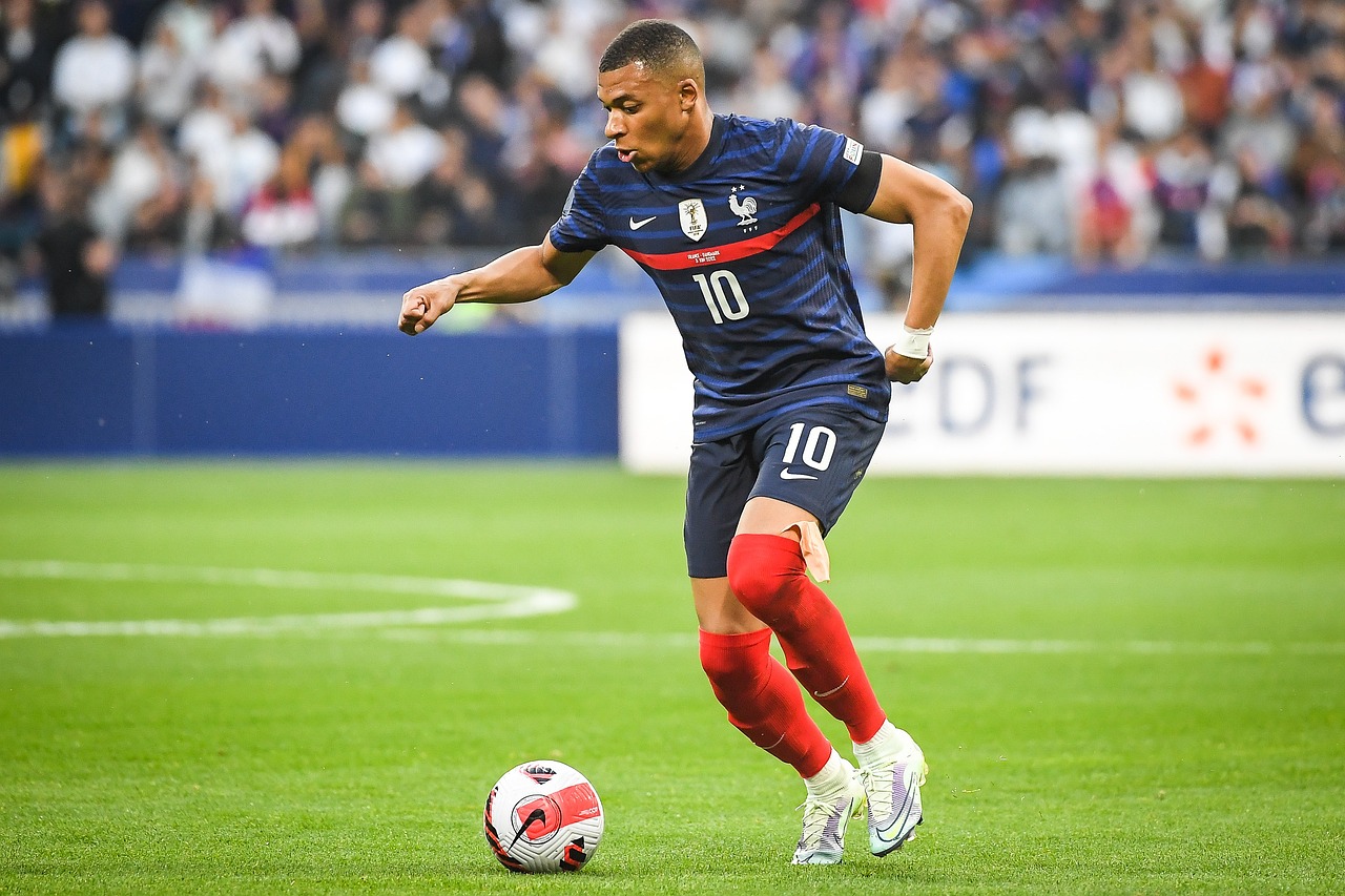 Annulation du transfert de Kylian Mbappé : qui en profite ?