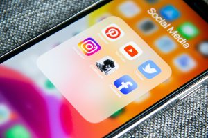 Le rôle des réseaux sociaux dans la promotion des casinos en ligne