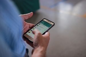 comment savoir si quelqu'un surveille votre présence en ligne sur WhatsApp